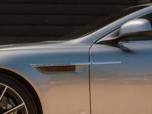 Image 27/96 of Aston Martin DB 9 GT "Bond Edition" (2015)