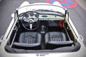 Image 36/49 of Alfa Romeo Giulia 1600 Spider (1964)