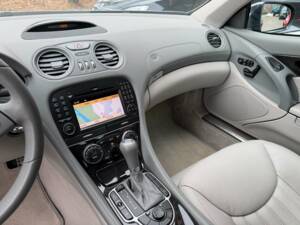 Bild 10/30 von Mercedes-Benz SL 350 (2008)