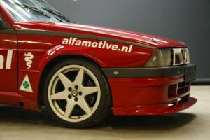 Image 38/50 de Alfa Romeo 75 3.0 V6 QV (1990)