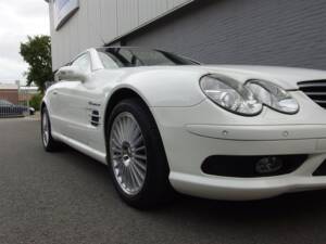 Image 15/97 de Mercedes-Benz SL 55 AMG (2003)