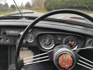 Image 14/58 of MG MGB (1968)