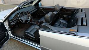 Image 19/74 of Mercedes-Benz E 320 (1997)