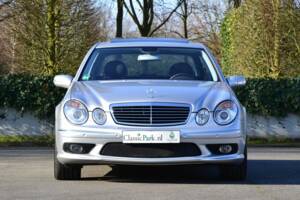 Imagen 2/100 de Mercedes-Benz E 55 AMG (2003)