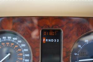 Afbeelding 34/50 van Bentley Azure (2000)