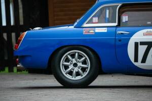 Image 45/45 of MG MGB GT (1964)