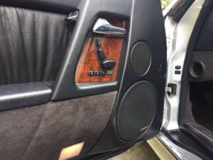 Image 6/9 of Mercedes-Benz 500 SL (1992)