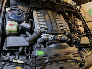 Image 19/58 of BMW 750i (1997)