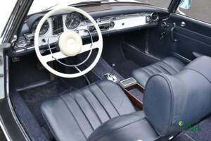 Image 42/50 of Mercedes-Benz 250 SL (1966)