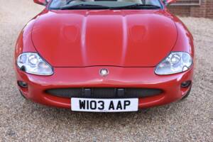 Image 35/50 de Jaguar XKR (2000)