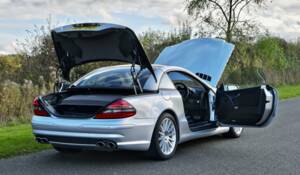 Image 29/50 of Mercedes-Benz SL 55 AMG (2006)