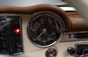 Image 32/41 of Mercedes-Benz 280 SL (1969)