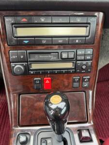 Image 27/51 of Mercedes-Benz SL 320 (1996)