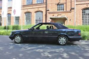 Image 6/21 of Mercedes-Benz E 320 (1995)