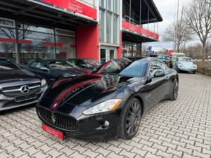 Imagen 2/21 de Maserati GranTurismo 4.2 (2007)