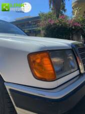Image 10/48 of Mercedes-Benz E 200 (1991)