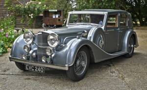 Image 8/50 of Alvis 4.3 Liter Saloon (1940)