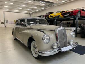 Afbeelding 3/37 van Mercedes-Benz 300 (1952)