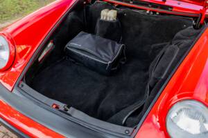 Bild 38/50 von Porsche 911 Carrera 3.2 (1989)