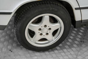 Image 31/50 de Mercedes-Benz 190 D (1986)