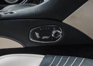 Image 7/39 of Aston Martin DB 11 Volante (2018)