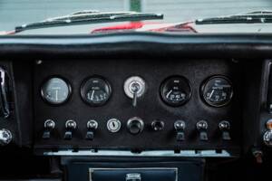 Image 31/46 of Jaguar E-Type (2+2) (1966)