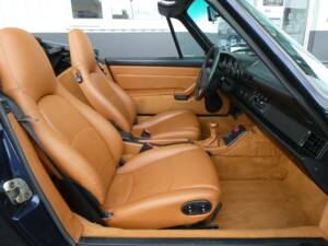 Image 13/29 of Porsche 911 Carrera (1995)