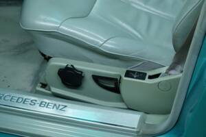 Bild 28/50 von Mercedes-Benz 300 SE (1991)