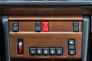 Bild 37/48 von Mercedes-Benz 200 CE (1990)