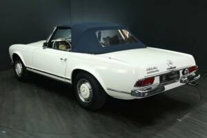 Image 29/50 of Mercedes-Benz 280 SL (1968)