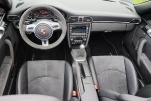 Bild 18/50 von Porsche 911 Carrera 4 GTS (2011)