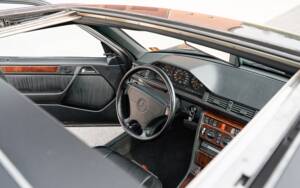 Bild 48/61 von Mercedes-Benz 500 E (1992)