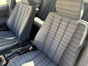 Image 8/8 of Mercedes-Benz 190 E 1.8 (1992)