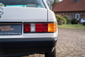 Imagen 15/42 de Mercedes-Benz 190 E (1984)