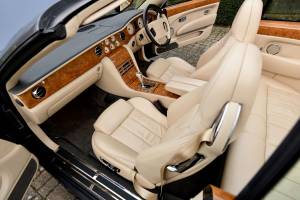 Image 33/50 of Bentley Azure (2007)