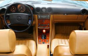 Image 19/25 of Mercedes-Benz 560 SL (1986)