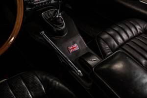 Image 15/53 de Jaguar E-Type (1970)