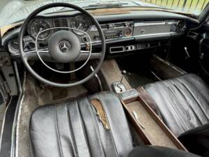Image 12/36 of Mercedes-Benz 280 SL (1970)