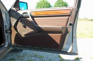 Image 19/34 of Mercedes-Benz 230 E (1992)
