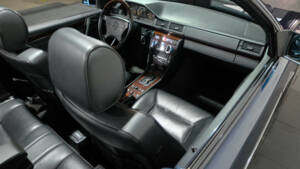 Immagine 17/20 di Mercedes-Benz E 220 (1996)