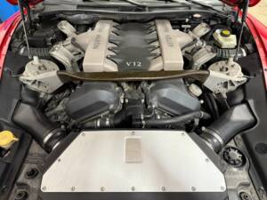 Immagine 5/18 di Aston Martin V12 Vanquish (2003)