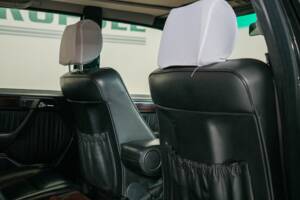 Image 28/32 of Mercedes-Benz 500 E (1992)