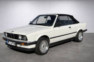 Image 1/29 of BMW 320i (1988)