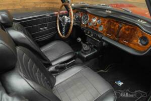 Image 8/19 of Triumph TR 6 (1974)