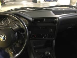 Image 8/13 of BMW 320is (1990)