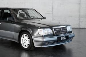Bild 20/50 von Mercedes-Benz E 500 (1993)