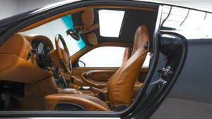 Image 24/35 de Porsche 911 Carrera 4 (2001)