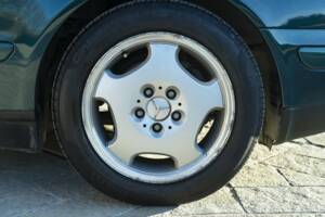 Image 22/50 of Mercedes-Benz CLK 200 (1997)