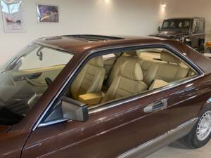 Image 26/63 of Mercedes-Benz 500 SEC (1984)