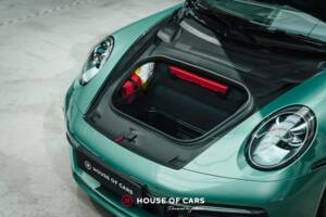 Image 12/24 of Porsche 911 Carrera 4S (2023)